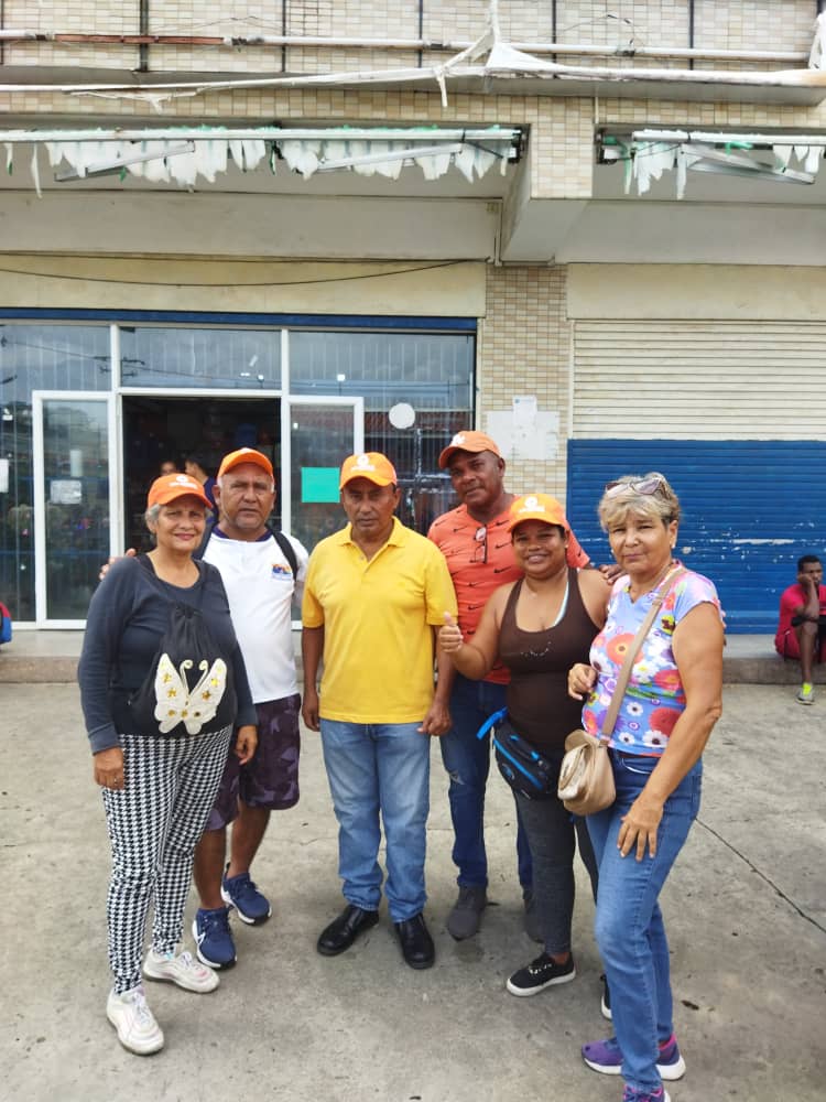 VPGremiosBrionM's tweet photo. Hoy en Higuerote el equipo de @voluntadpabrion en la actividad de calle con La Plataforma Unitaria del Municipio Brión, pronunciandonos junto a los partidos de la fuerza opositora del municipio  en favor de @unidadvenezuela  

#PlataformaUnitaria
#JuntosVamosXMas https://t.co/tJcSj482wi