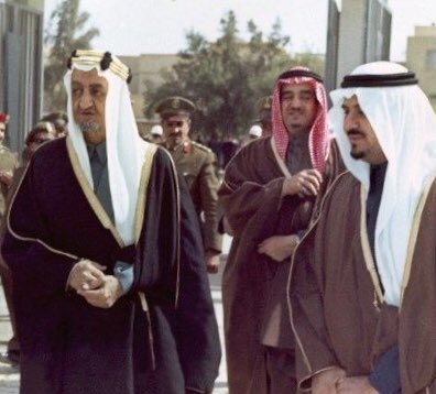 KsaPast88's tweet photo. بعض الصور تتحدث عن أزمنة كان بها الكثير من النجاحات التي جعلت بلادنا تستحوذ على المكانة التي تستحقها إقليمياً وعالمياً.
رحم الله أرواحاً قد��وا الغالي والنفيس لبلدنا. https://t.co/ai4SQEo9tL