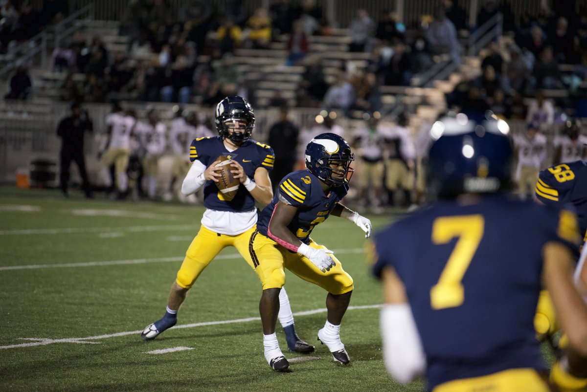 WehnerJoan's tweet photo. @PaytonWehner has surpassed 2️⃣0️⃣0️⃣0️⃣ passing yards in the regular season 🏈 #winner #builtinoakland #trusttheprocess #rollvikes 💙💛 @PCC_FOOTBALL @centralvikings https://t.co/59VOgpS1or
