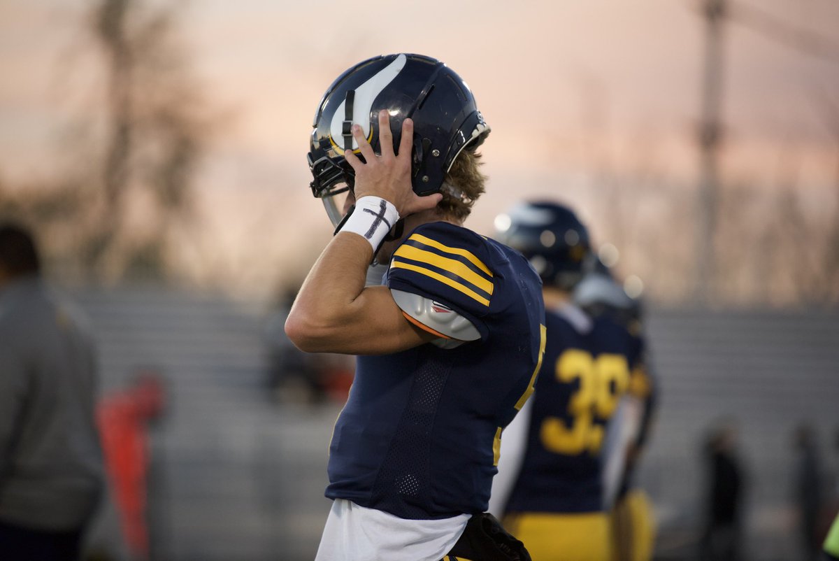 WehnerJoan's tweet photo. @PaytonWehner has surpassed 2️⃣0️⃣0️⃣0️⃣ passing yards in the regular season 🏈 #winner #builtinoakland #trusttheprocess #rollvikes 💙💛 @PCC_FOOTBALL @centralvikings https://t.co/59VOgpS1or