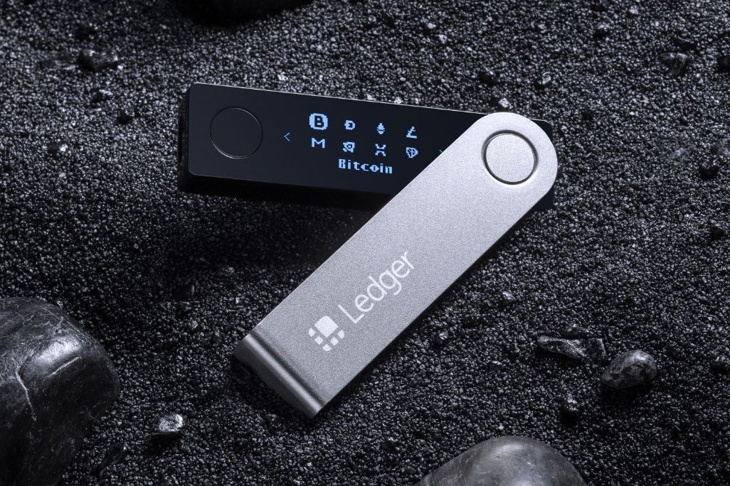 🚨Beware of web3 scams🚨

“Protect your NFTs” is a fake trending.  

👉Don't click any links.

🎁 I’m giving away 1 Ledger Nano X to prevent scams, just RT and follow <a href="/srpeters/"></a> <a href="/GodHatesNFTees/">God Hates NFTs 🐇</a> 

🪧 #GodHatesNFTees holders will have x2 chances to win.

⏰24 hours⏰
