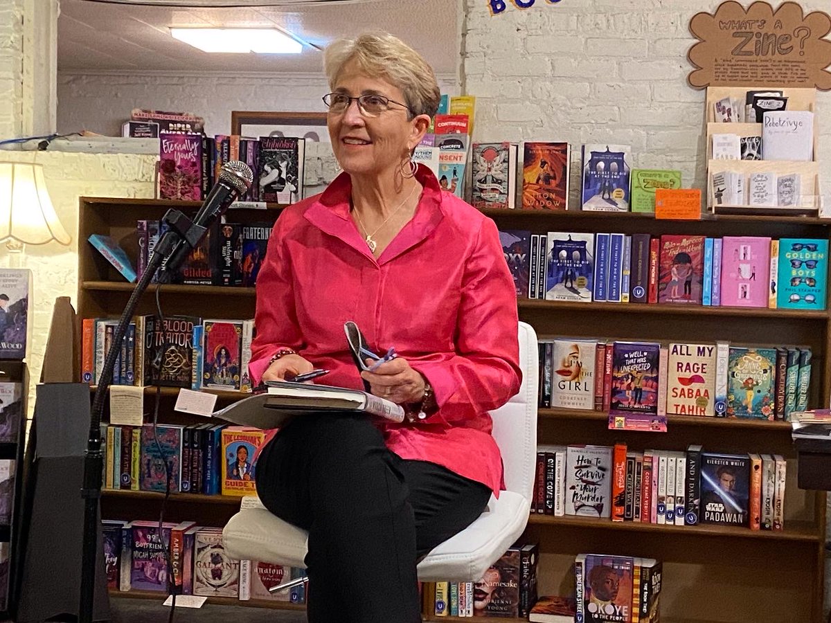 virginiahartmn's tweet photo. Virginia Hits the Road - https://t.co/vEJHPrtEB0 It's been fun seeing friends and making new friends as I've traveled to support The Marsh Queen and given readings at a good number of bookstores!

#TheMarshQueen #GalleryBooks #SimonandSchuster  #ontheroad #authorreadings https://t.co/9k1vDtvO3d