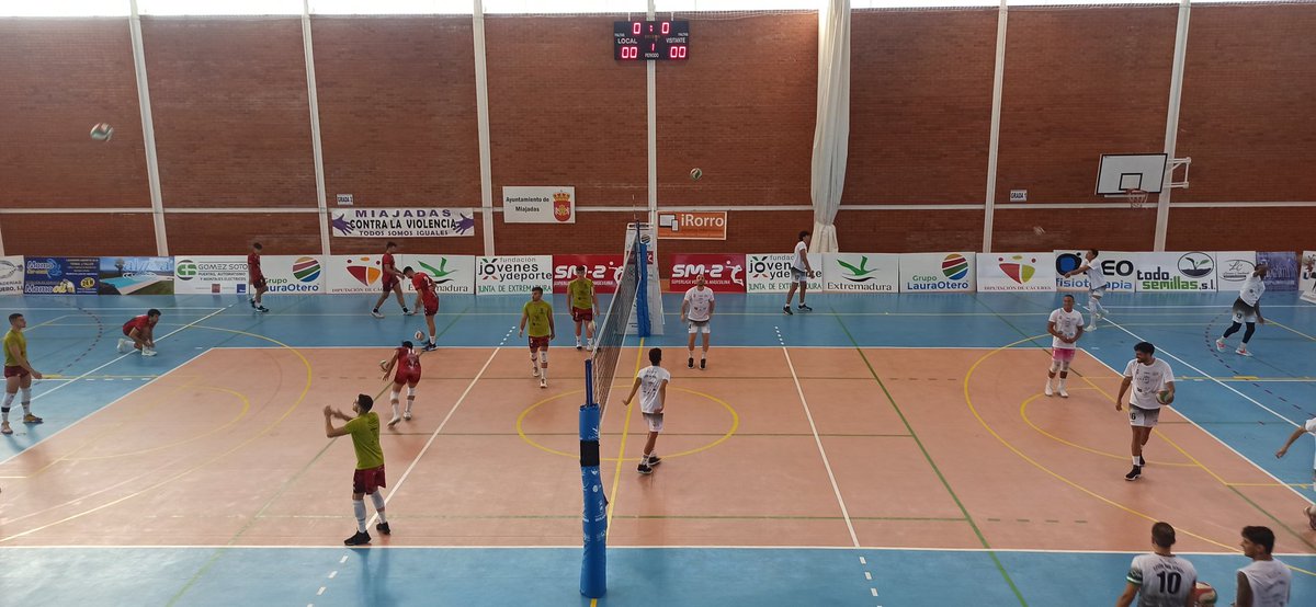 advoleibolmiaja's tweet photo. Extremadura Grupo Laura Otero 3-1 Costa del Voley.

Partido de superliga Masculina 2 disputado en Miajadas en la tarde de hoy en la que los de Flavio supieron imponerse en los momentos claves.

#grupolauraotero #ADVM #FJYD #AyuntamientodeMiajadas #diputaciondecaceres https://t.co/TREWzCaox0