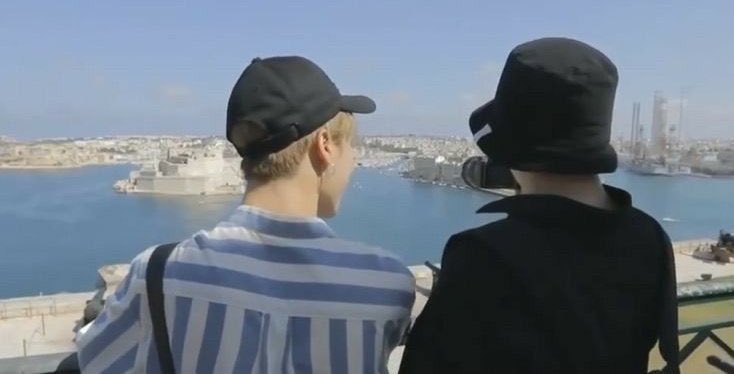 taeeobsessed's tweet photo. 🦋jikook'un arasinda ki cekimi hicbir duzenleme olmadan da gorebiliriz ~ kucuk bir thread; https://t.co/Eyz9BkkCLo
