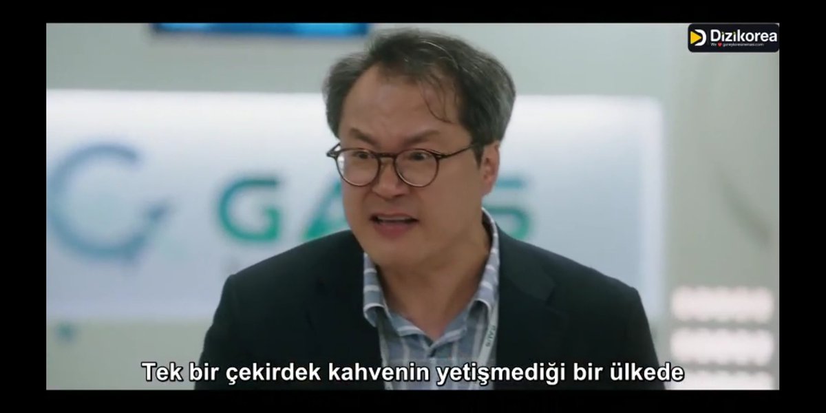gug_oegeojuja's tweet photo. Bugün hiçbir cafede oturacak yer bulamayınca ben bu 😅😅
#GausElectronics
#GauseuJeonja
#가우스전자 
#GausElectronicsEp10 https://t.co/vppOstQcQb