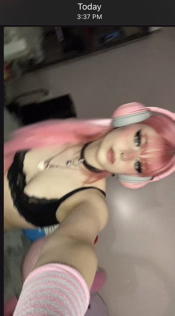 br4ttyb7tch's tweet photo. what r u being for halloween ? https://t.co/S8zD5babYq