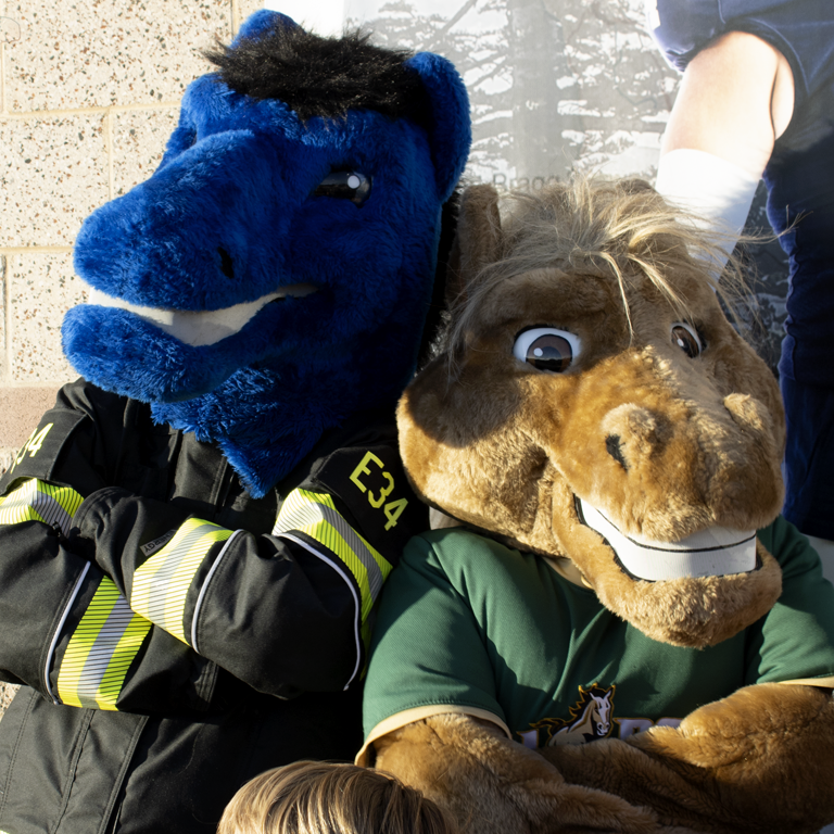 OKGregB's tweet photo. This state was only big enough for one horse mascot. #gunrock https://t.co/goIJ7awvAp