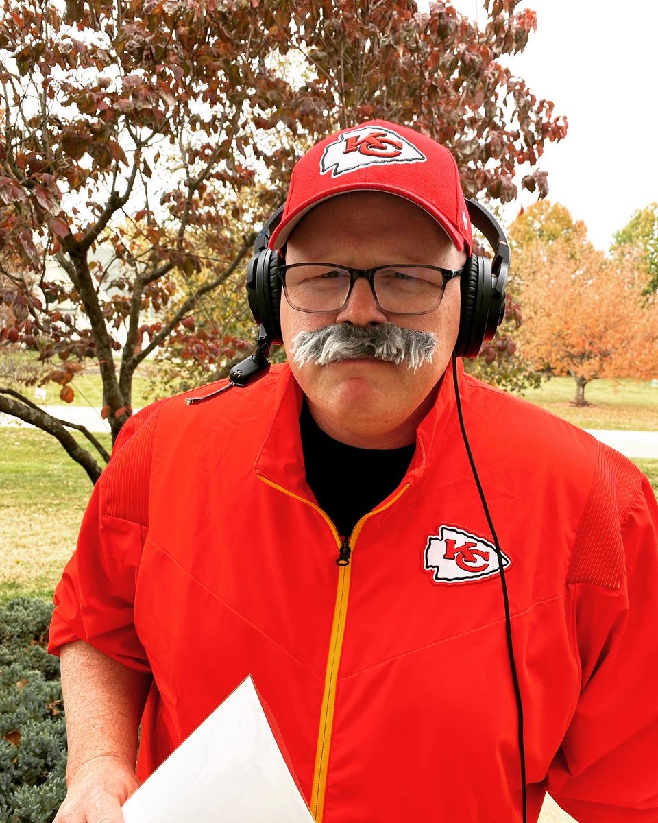 kevinmech's tweet photo. 🏈🎃👻 https://t.co/C5Z9rgn35T