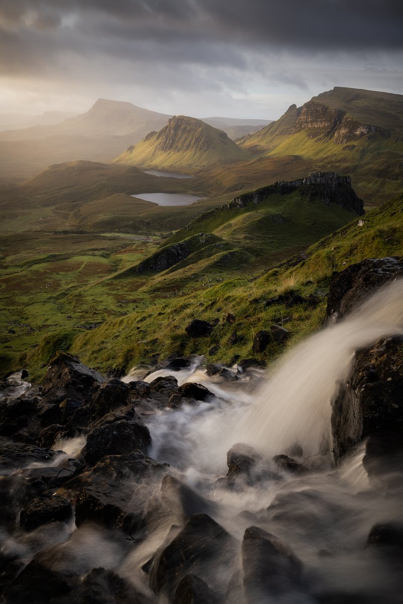 ViktoriaHaack's tweet photo. A few brief minutes of light at the Quiraing. https://t.co/BGuJoYp5AX