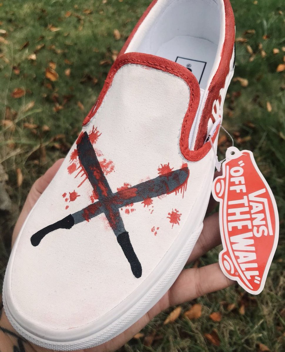 Hope you’re having a killer weekend! 🔪🩸

#customvans #Halloween #spookyszn