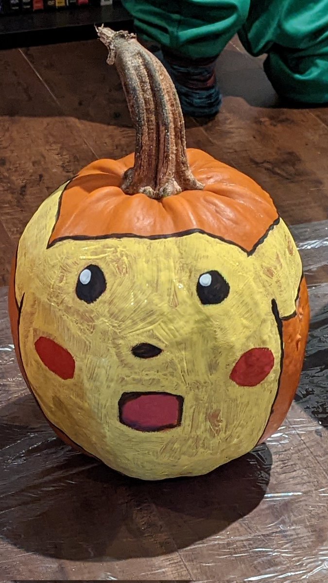 FollowDiaXis's tweet photo. My face when I learn I can't win my own pumpkin decoration contest https://t.co/rmhhl8Efah