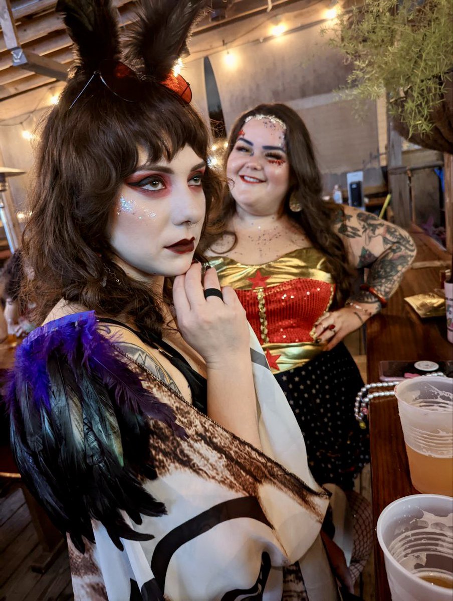theeGreatYatsby's tweet photo. Mothman 30, flirty, and fine https://t.co/tTnrXZMaAi