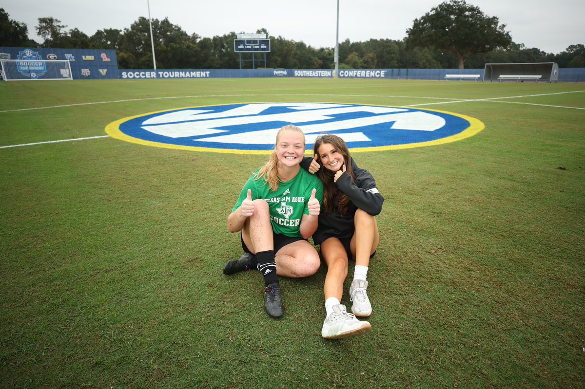 AggieSoccer's tweet photo. Good times in Pensacola 😎

#SECSOC | #GigEm | 👍 https://t.co/TPcaWqWjP7