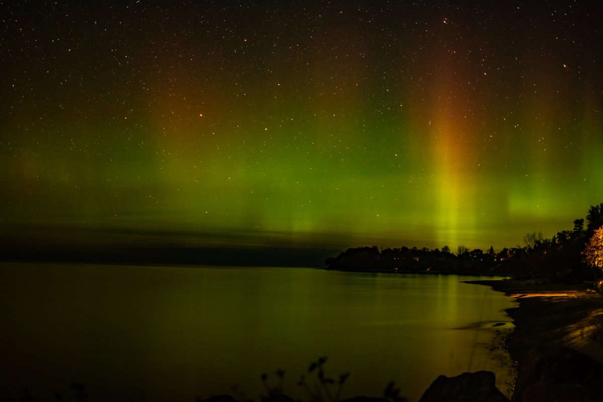 PhotoChaserJ's tweet photo. Last night's Aurora over Southern Lake Huron.   Best I've seen so far...

#ShareYourWeather #StormHour #northernlights #Aurora
 @TamithaSkov @scottrockphoto @jasonoyoung https://t.co/97HEW2Ced4