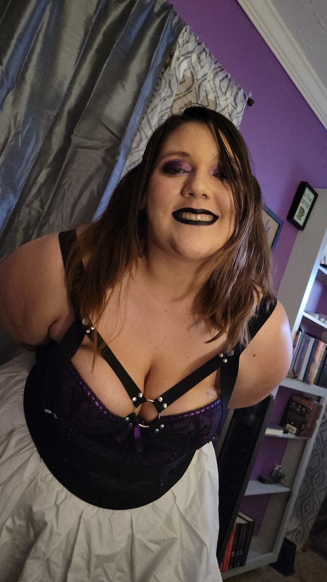 danielle94myers's tweet photo. So my halloween costume is inspired thanks to @DattosDestiny and his big titty goth girlfriend cosplay. Thanks for the inspo😊 https://t.co/VsskeA9pjU