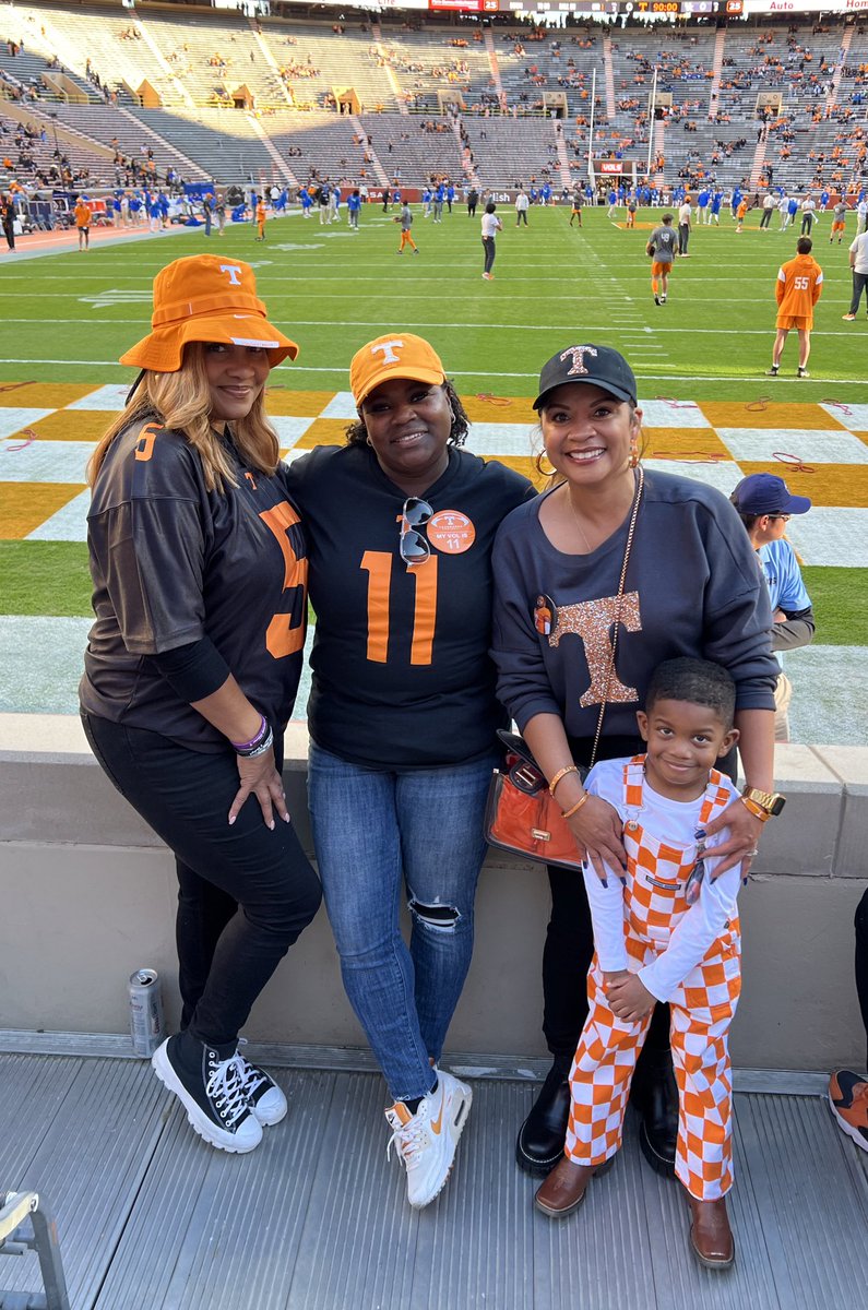 Enevelyn (Nevy) Hyatt tweet media