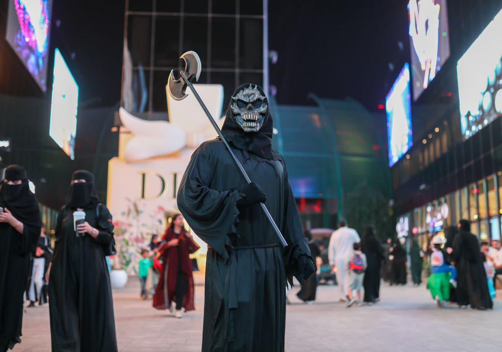 GunRomli's tweet photo. Perayaan Halloween di Ibu Kota Saudi Arabia, Riyadh. https://t.co/n9qoRrDbTa