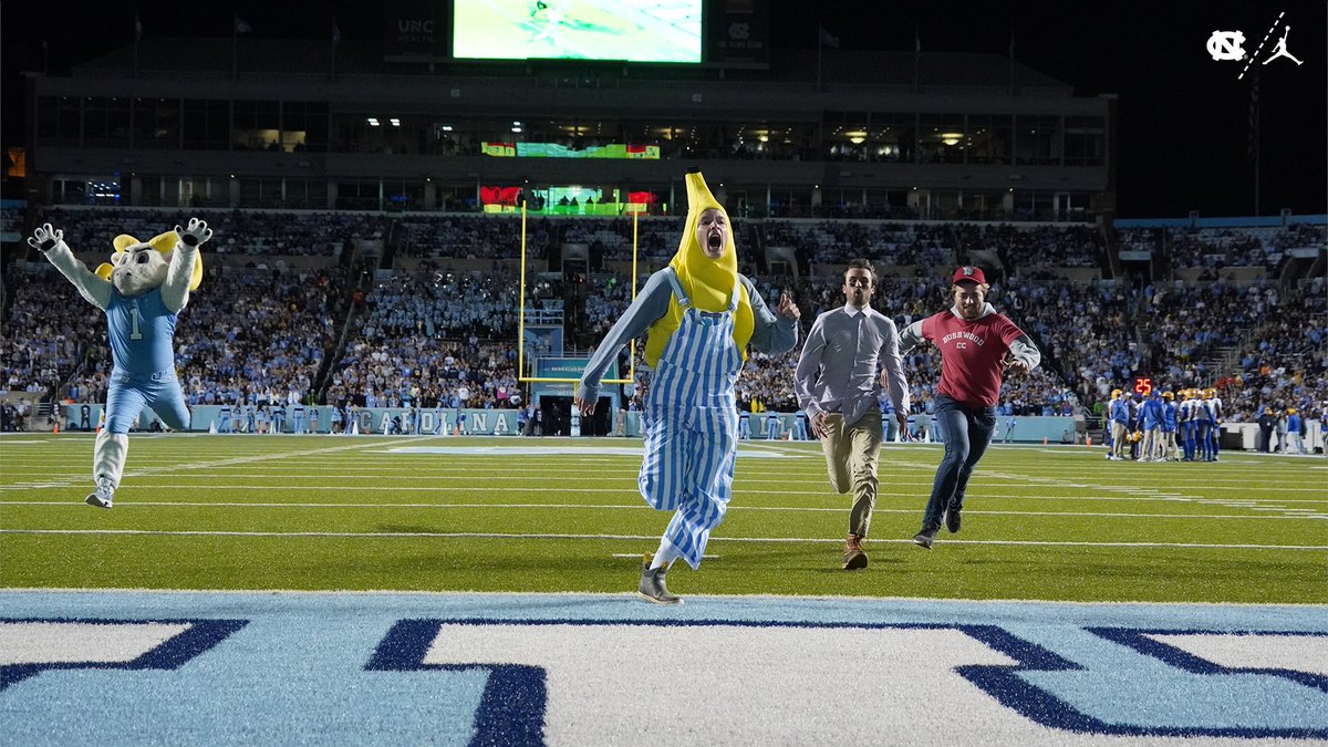 GoHeels's tweet photo. A costume race for the ages ended with a ~very~ tired @Rameses_UNC 🤣

Congrats to the fastest banana in Kenan Stadium history 🍌💨 https://t.co/cBS9sAr34T