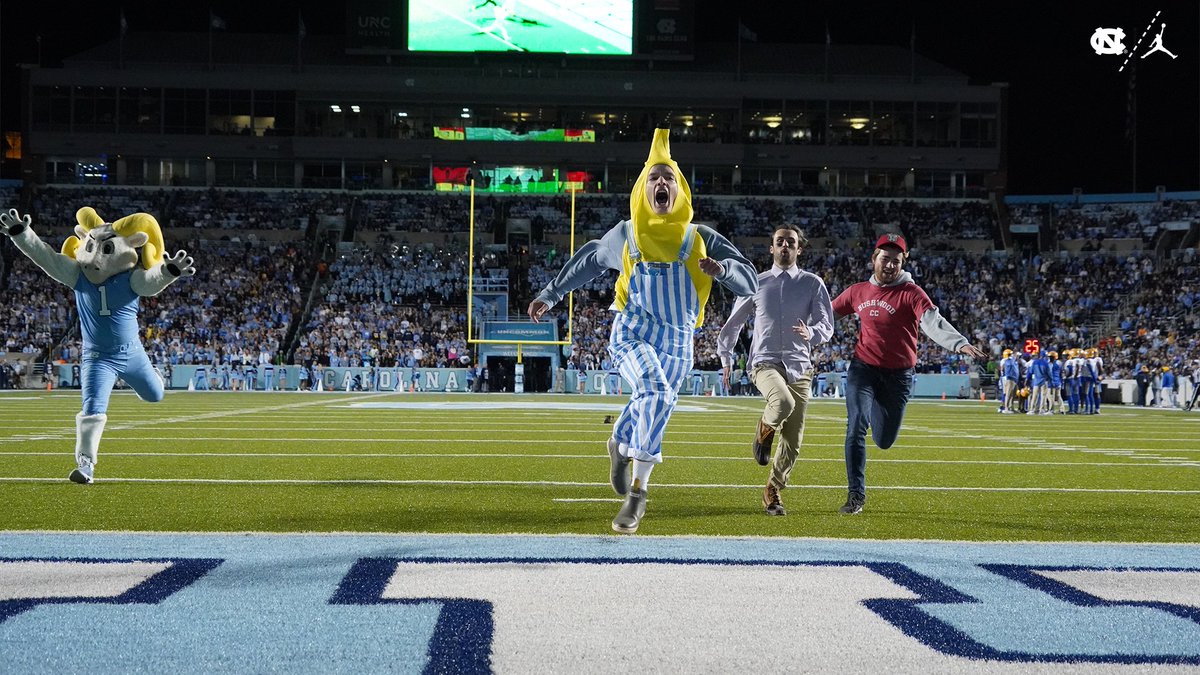 GoHeels's tweet photo. A costume race for the ages ended with a ~very~ tired @Rameses_UNC 🤣

Congrats to the fastest banana in Kenan Stadium history 🍌💨 https://t.co/cBS9sAr34T