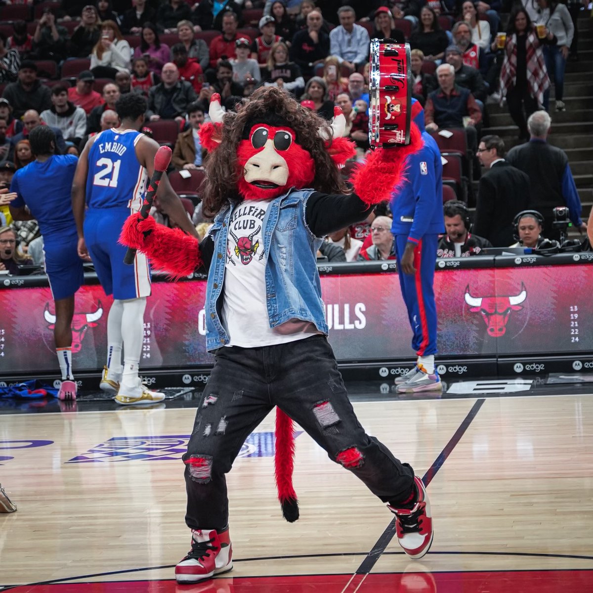 bennythebull's tweet photo. Does anyone know how to play Master of Puppets on a hand drum? #Halloween https://t.co/Qs7CRvqQ0V