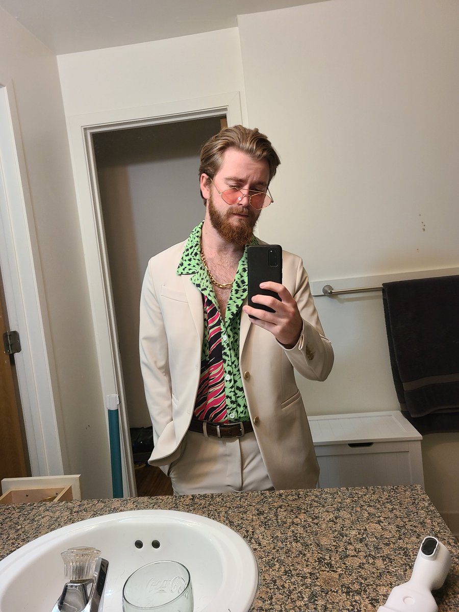 VlisidesJosh's tweet photo. How much gravy could a Yung Gravy crave if a Yung Gravy could crave gravy? https://t.co/BfZBQNPce2