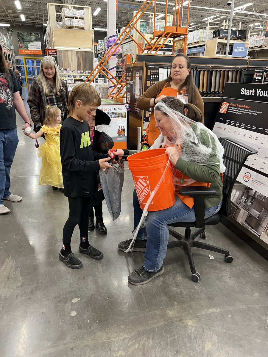 Ryan Keith Winget22 (@wingetryan4422) on Twitter photo Trunk or treat 2022 here at 4422!  Such a fun night for the associates and the kiddos!  #DrivingD53 #PacNorthProud #Unstoppable4422 Trunk or treat 2022 here at 4422!  Such a fun night for the associates and the kiddos!  #DrivingD53 #PacNorthProud #Unstoppable4422