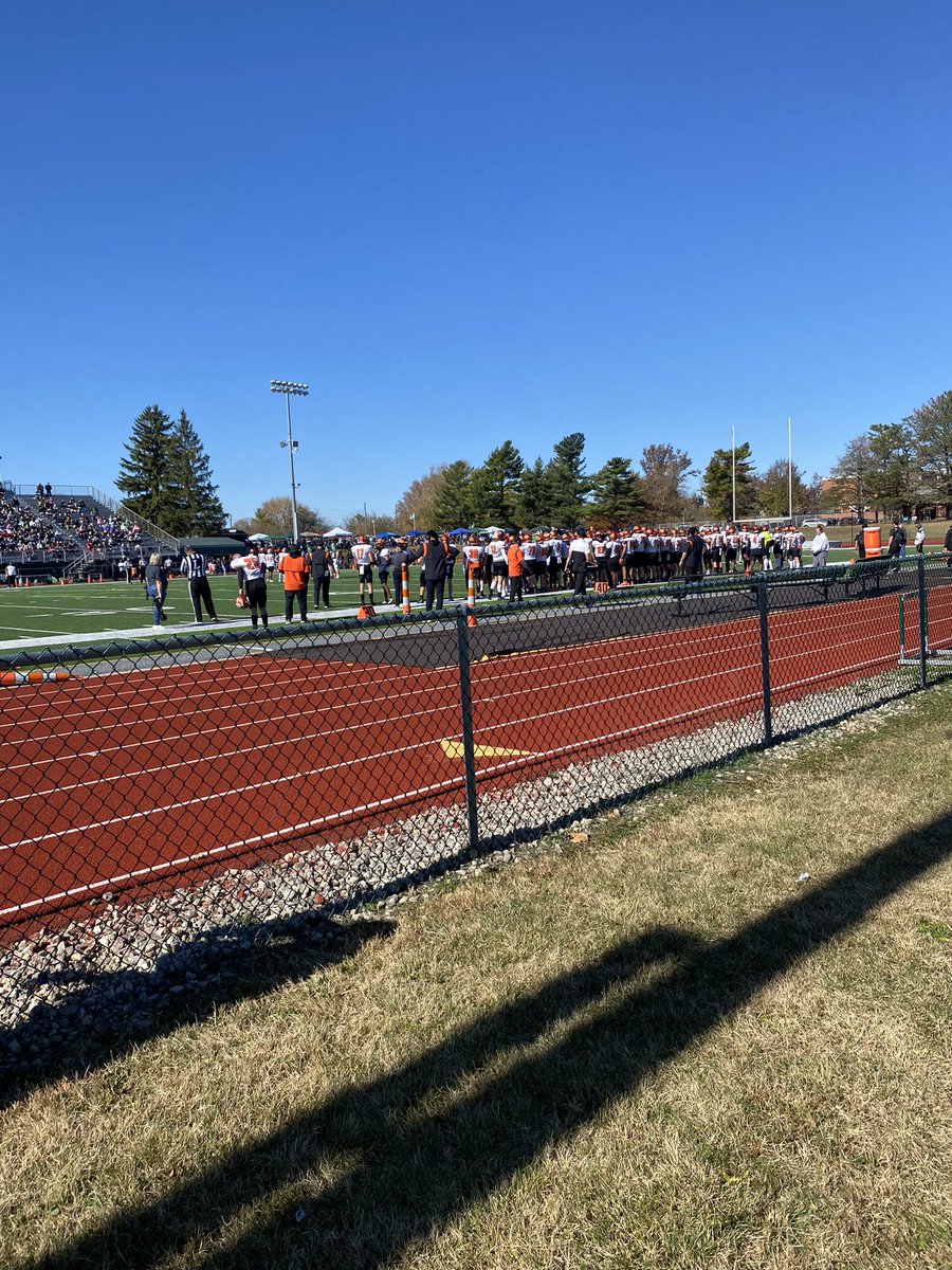 carson70391767's tweet photo. Made a short trip across town to go watch the game.🔶⬛️ #berggang @coachjasonlewis @BergFootball https://t.co/MizYhfKQok