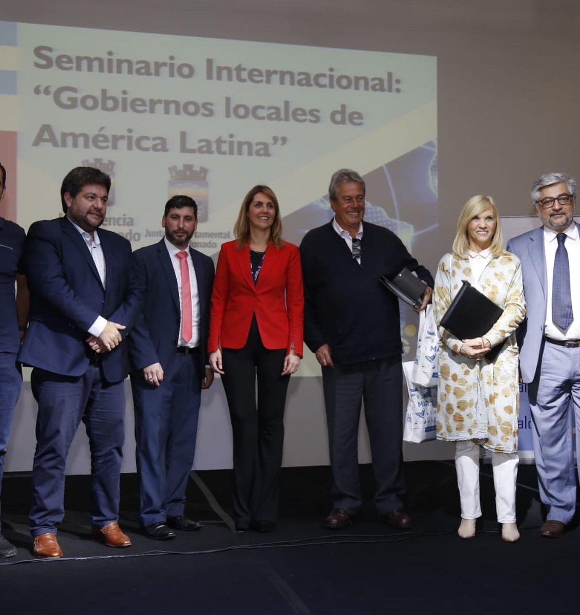 Culmino el primer Seminario Internacional “Gobiernos Locales de América Latina”, simplemente agradecer estas 3 jornadas de relacionamiento, intercambio de ideas, propuestas, experiencias porque eso nos nustre e incentiva a seguir trabajando como Departamento a mejorar.