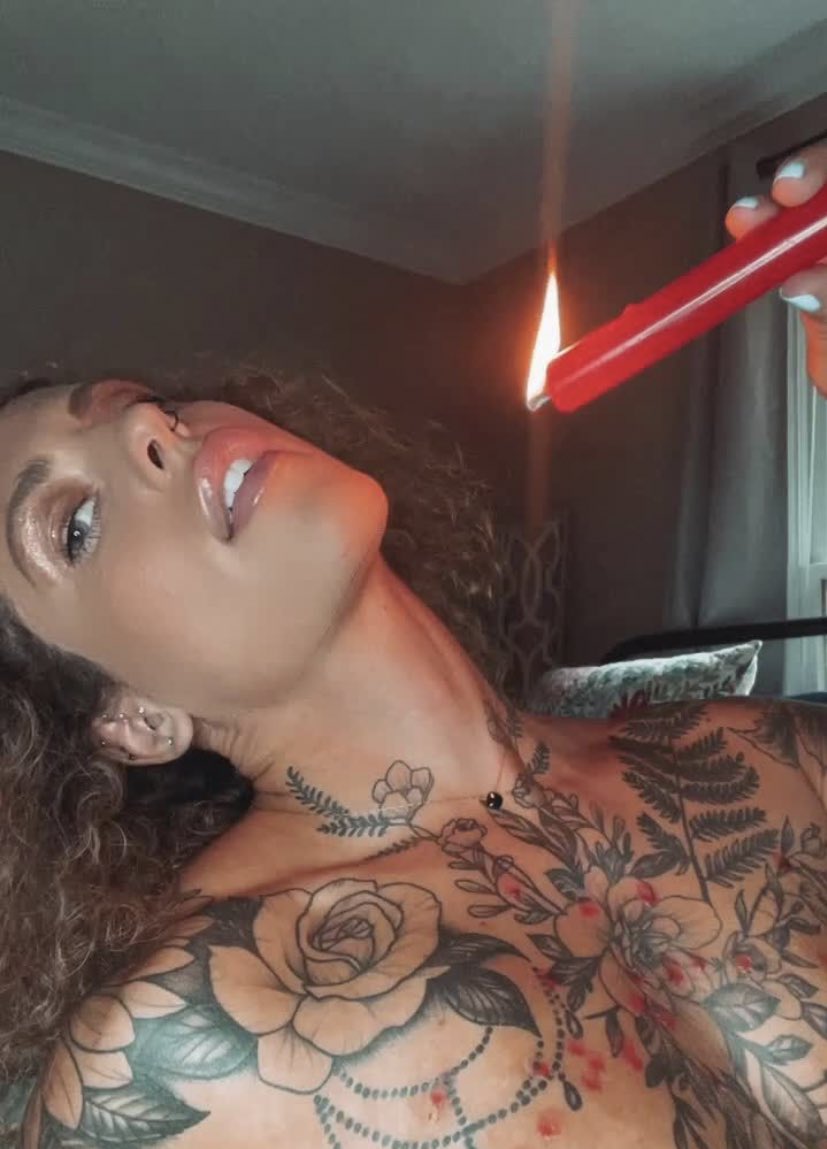 JessicaWimber19's tweet photo. Does anyone wanna see something hotter than this candle? 🥰 I’ve been really bored lately and just want someone to talk to… Anybody wanna chat? 😘 https://t.co/qkAurg6kSm