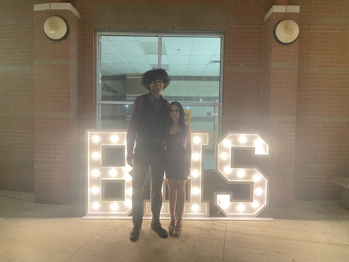 That’s my girl!!!!! 🥹Homecoming dance 2022. 🪩💃🏻🕺🏽#Godsblessing. 🙏🏻