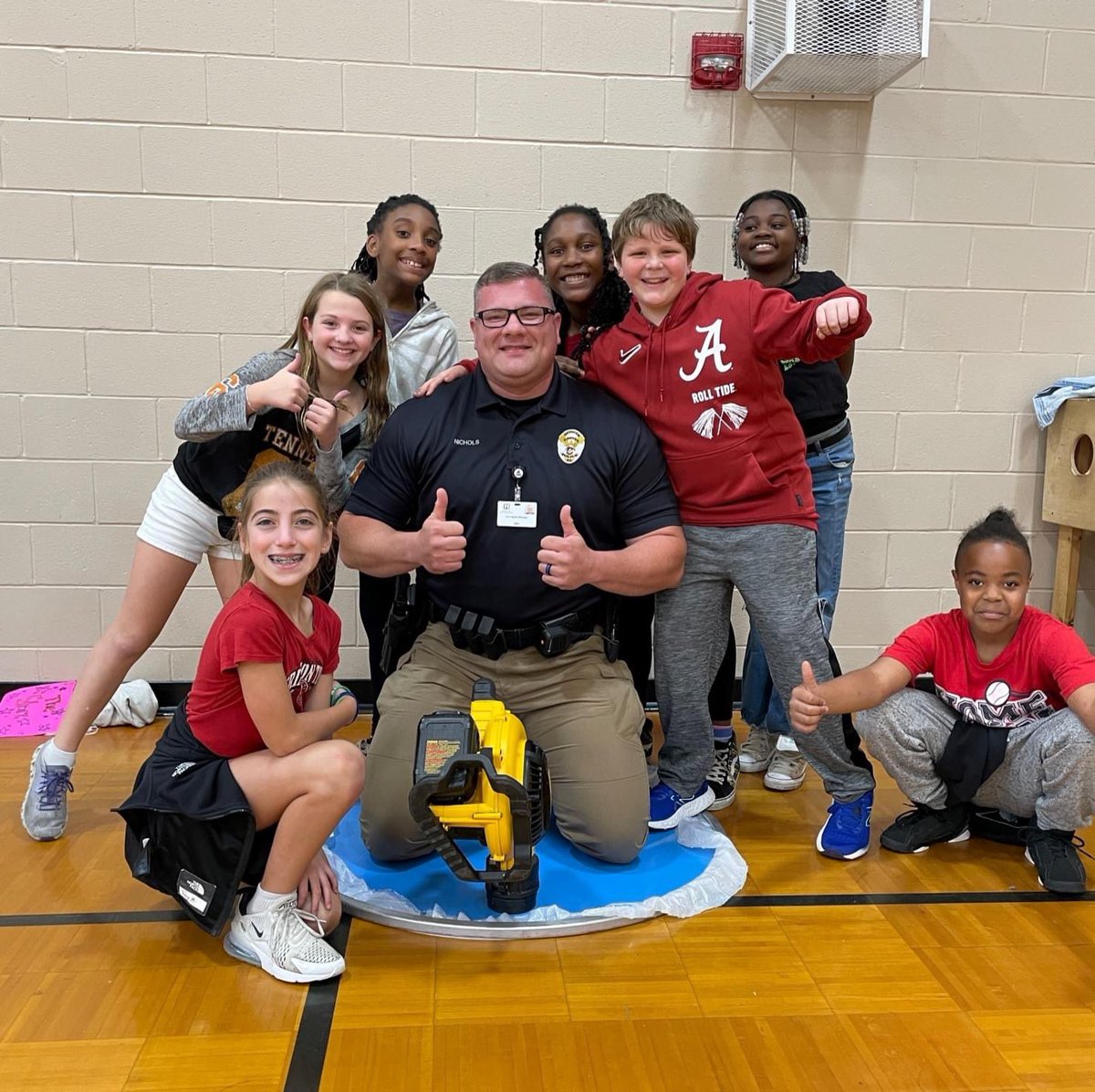 taasro's tweet photo. @RiverchaseElem 5th graders have been working on their hovercraft projects, &amp; today was the day to see if they worked! SRO Nichols rode one and gave it two thumbs up! #STEM #SROsMatter @HooverPD @HooverSchools @revelspamela @sullysro @AlabamaAchieves @NASRO_Info https://t.co/4yMcxky0vU