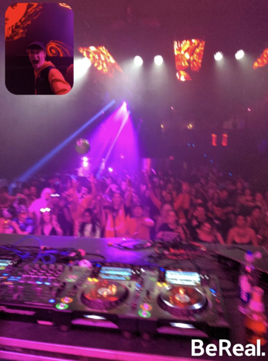 PaperSkies_Sc's tweet photo. Blood Moon was so dope https://t.co/MfUiIwuY73