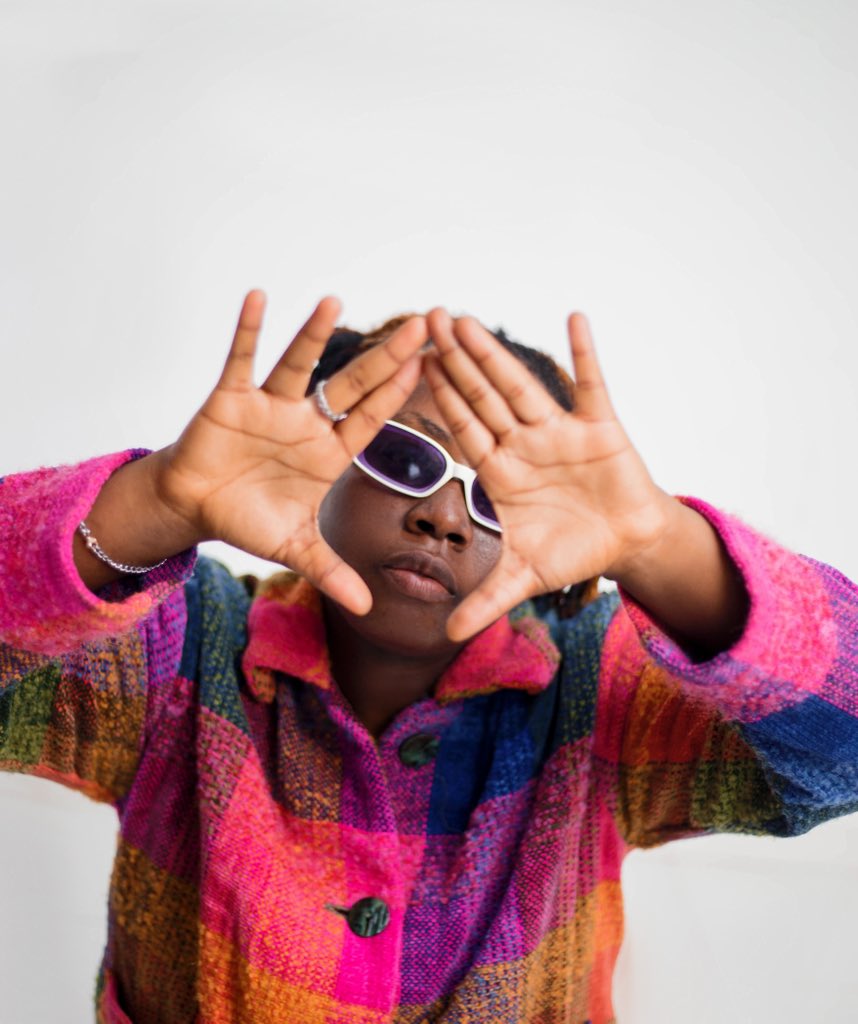 Blacaway's tweet photo. Celebrate Yourself. Nobody knows what it takes to be you.
New Music OTW , Anticipate‼️
📸: @kwaku_pobi , @lq_officialstudios
#steroc #blacaway https://t.co/B6tzuytixQ