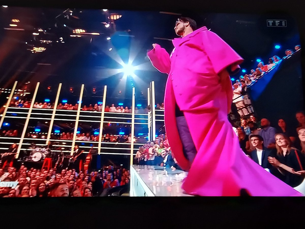 leyna_aurelia's tweet photo. Non mais vraiment Yannis c'est mon idole il nous vends du rêve cette saison j'adore
#StarAcademy #StarAcademy2022 #StarAcademyLeLive https://t.co/VauggTZMNG