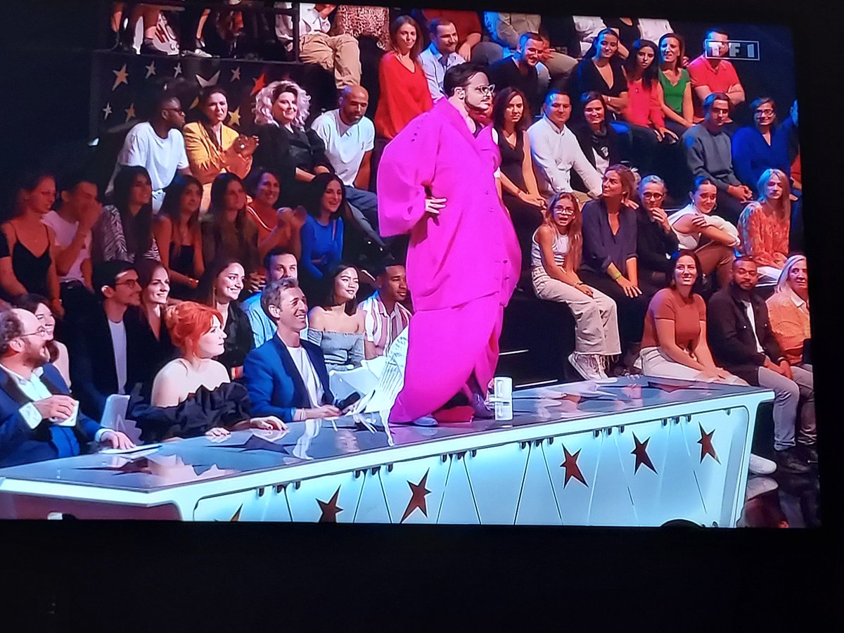 leyna_aurelia's tweet photo. Non mais vraiment Yannis c'est mon idole il nous vends du rêve cette saison j'adore
#StarAcademy #StarAcademy2022 #StarAcademyLeLive https://t.co/VauggTZMNG
