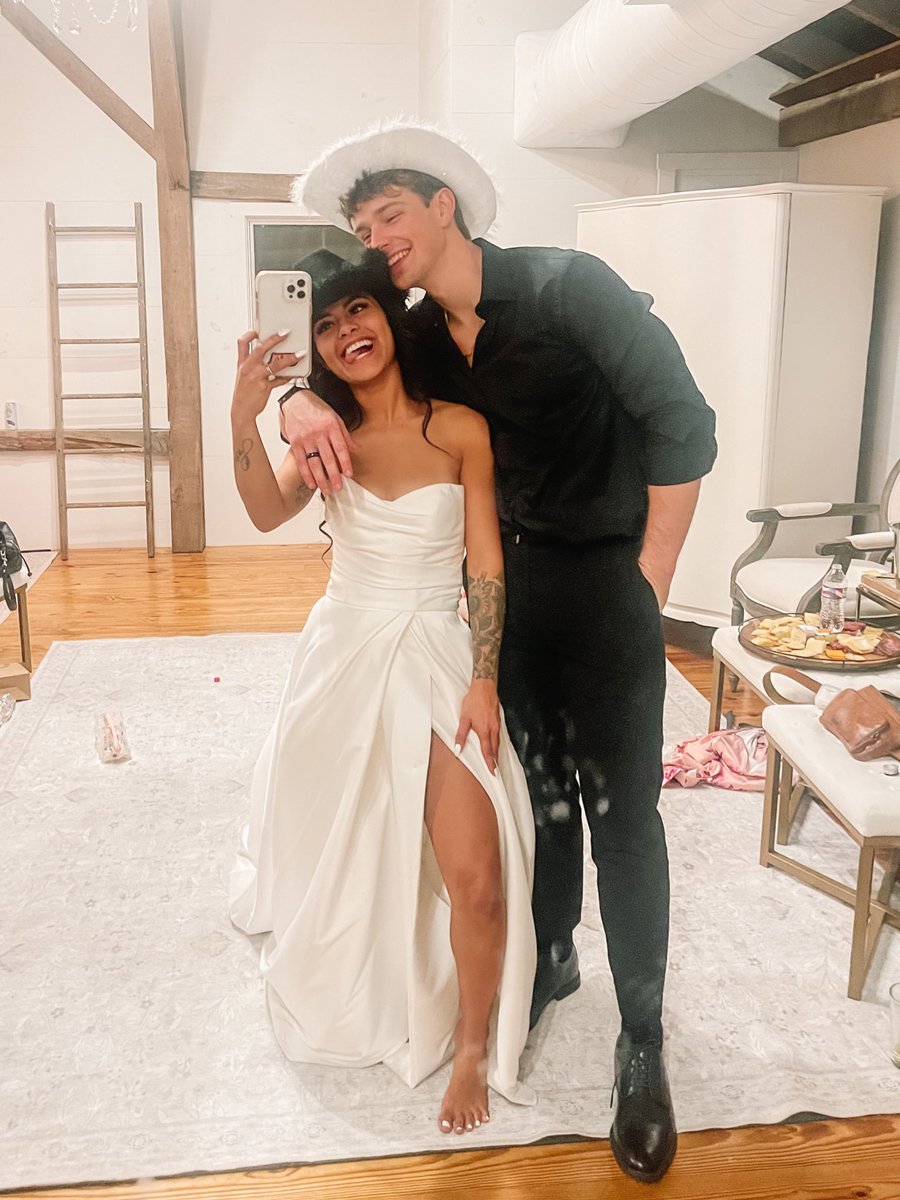 jerezgabs's tweet photo. mr &amp; mrs https://t.co/cwAGYeO717