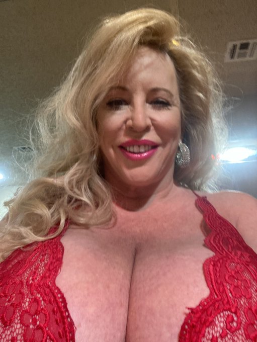 I just went Live on https://t.co/RXFgE9PBM5   Here&rsquo;s your hot afternoon show. #EuropeDiChan https://t<a href="/tag/europedichan"class="tags"><span>#europedichan</span></a>