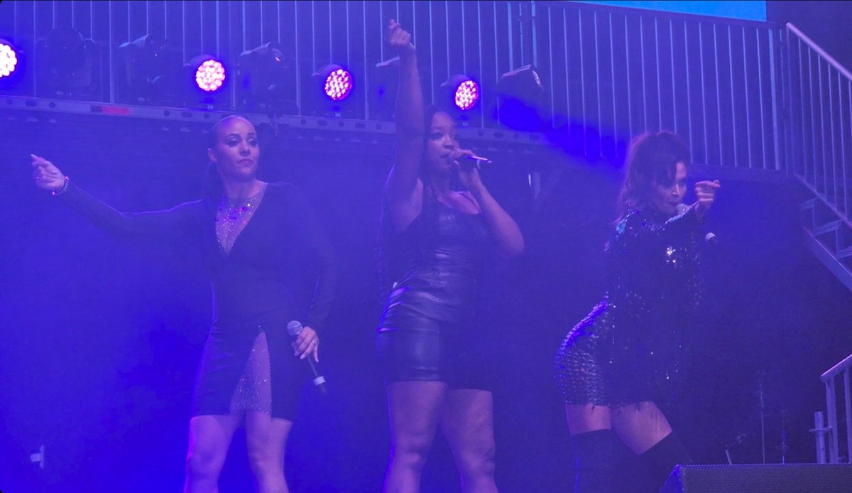 BAndrew_85's tweet photo. @The411_official @TishaMonique_ @CarolynOwlett absolutely incredible seeing you ladies live for the first time at #90sBabyPop at the @AOArena was sooooo much fun 👍🎧🌟🎶 https://t.co/WXIB1rCXaf