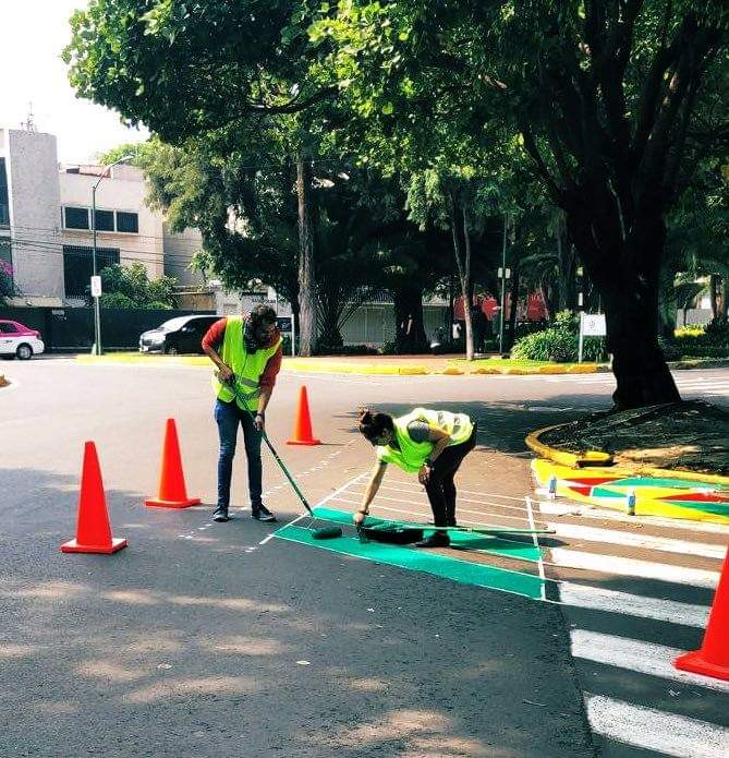 ari_santillan's tweet photo. Quédate con quien pinte ciclovías contigo 🥰💚 https://t.co/xmEUwm8mev
