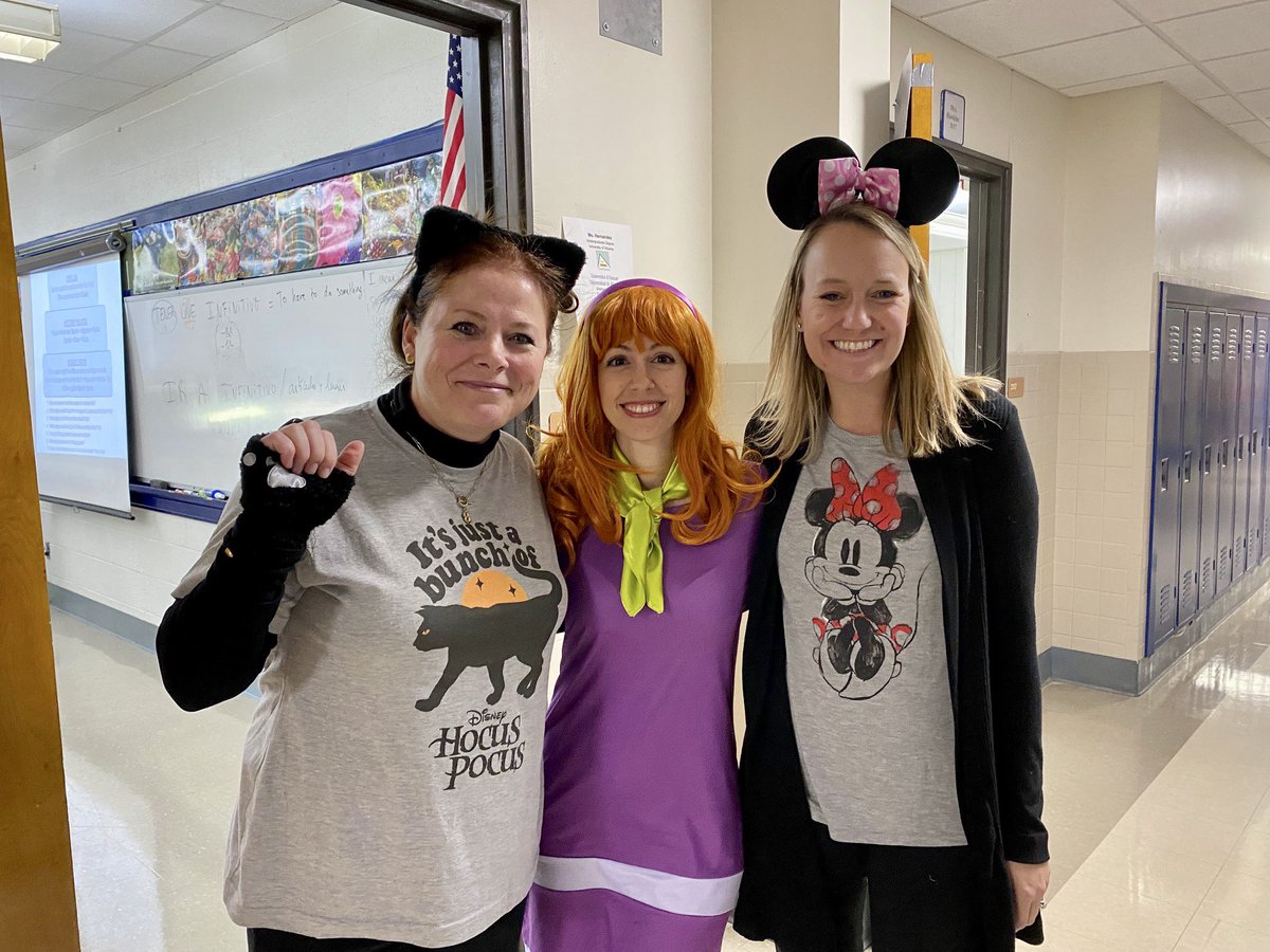 Dress up days at school are my fav! #stayweird <a href="/RochesterHS_3A/">Rochester HS</a>