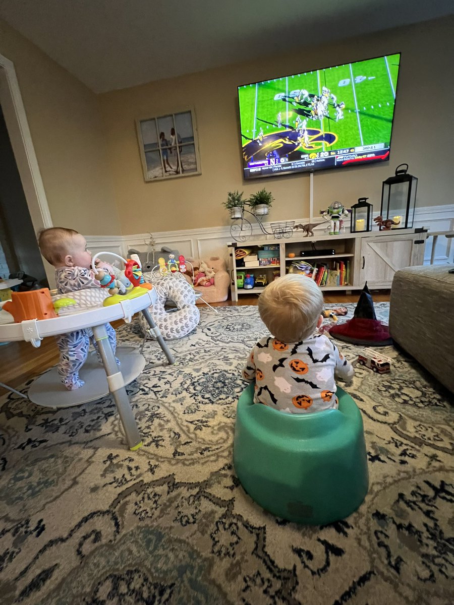 king_big_nuts56's tweet photo. Let’s Go Hawks!! Future Hawks are watching! https://t.co/gXOOWo4KJd