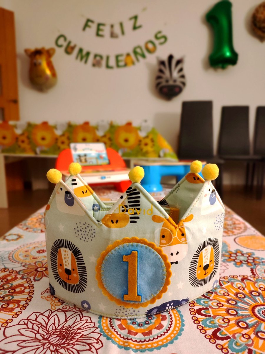 MaestroJediJepi's tweet photo. David I, rey de la casa #Chemonis ha cumplido su primer año en el trono. Después de un largo día de festejos, su majestad se encuentra descansando en sus aposentos.
#Cumpleañosfeliz
#cumpleaños https://t.co/OhrkLHslGl