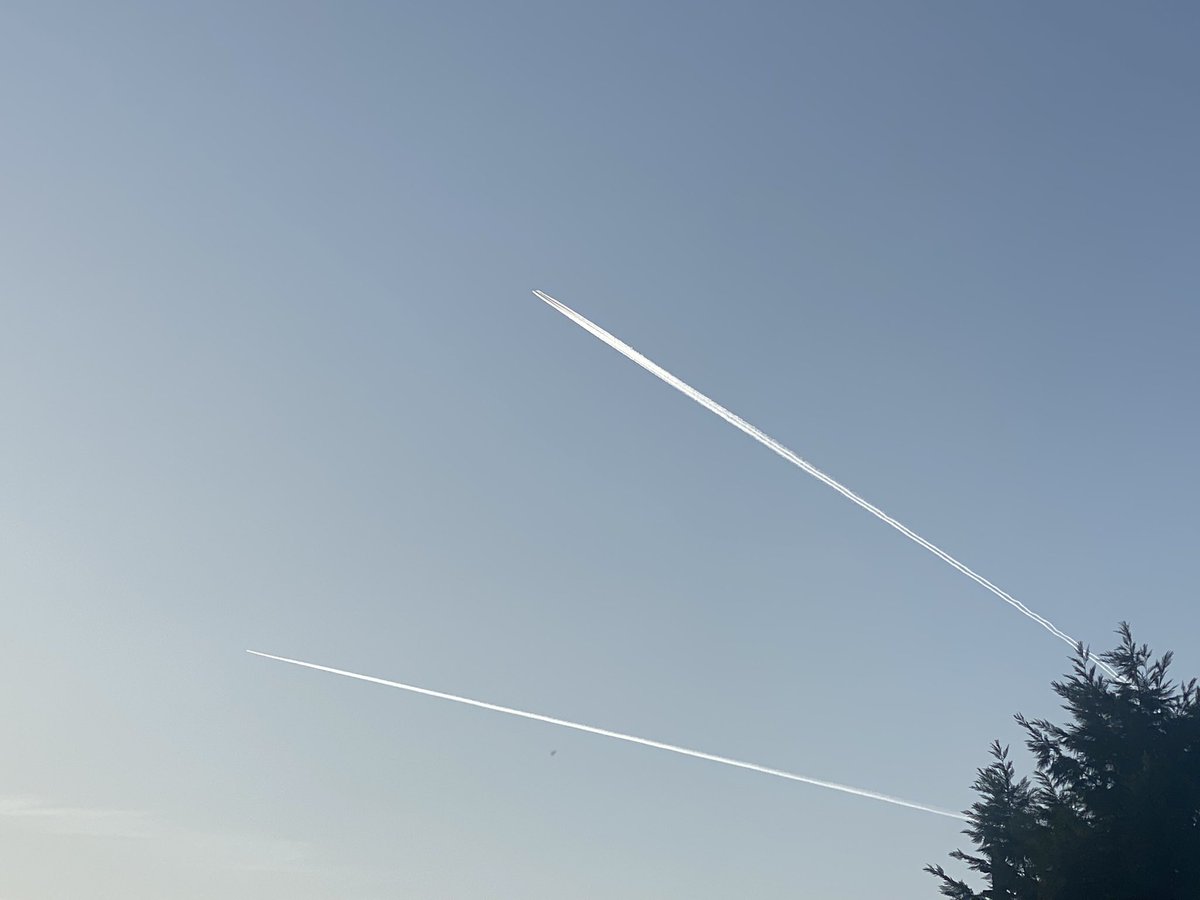largewallet's tweet photo. Chemtrails just as bad in Romainia!
No stop spraying all day https://t.co/MLB2563a4q