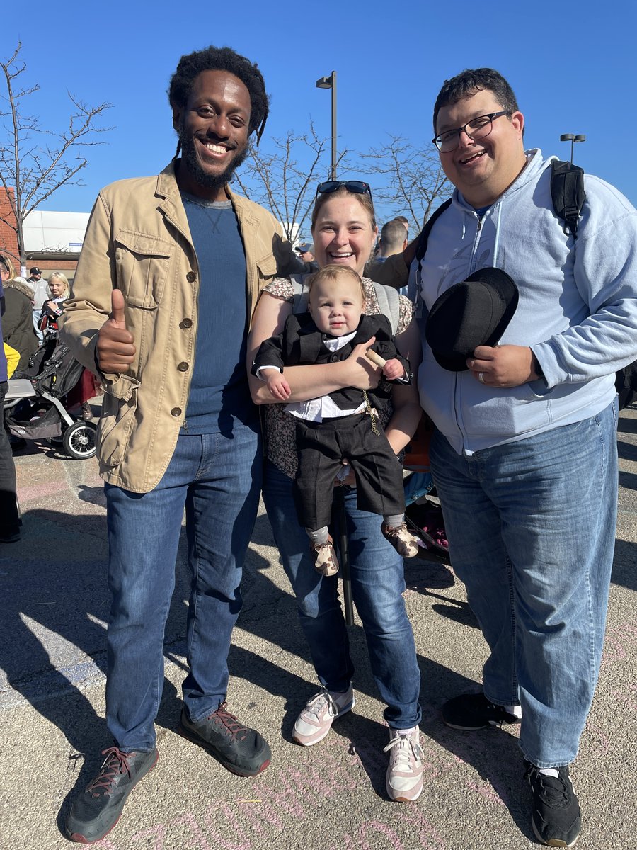 SenMikeSimmons's tweet photo. It was the perfect day to enjoy our community and meet neighbors. Have a fun and safe Halloween!
#48ward
#alwaysandersonville
#ravenswoodchicago
#shoplocal
#chitownhalloween
#senmikesimmons https://t.co/YqcVzeqVd5