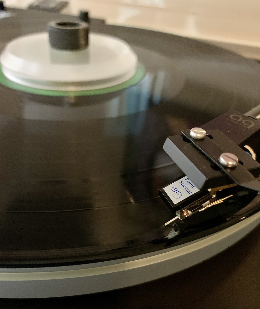 HammerHeadcases's tweet photo. Finally got the Sumiko Naked Blue Point back up and running. Very, very different sound from the Ortofon Red. 

#turtable #cartridge #vinyl #vinylrecords #vinylcommunity https://t.co/fAsHsnxvoH
