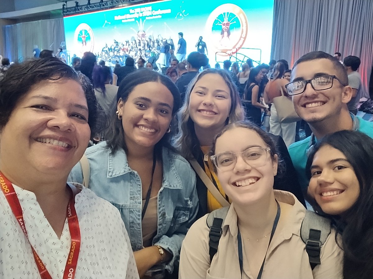ProfAgda's tweet photo. Day 3 of us #delfines from @sagradoedu at #NDiSTEM2022 SACNAS. Tired but so happy and inspired! https://t.co/jXIuGgVgIK