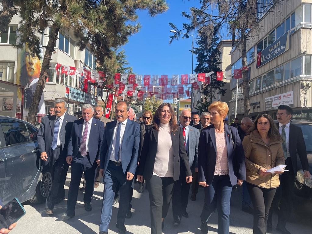 umitnasuh's tweet photo. Cumhuriyetimizi, halkın iktidarında, ikinci yüzyılda Genel Başkanımız Sayın Kemal Kılıçdaroğlu öncülüğünde gerçek demokrasi ile taçlandıracağız. #29EkimCumhuriyetBayramı kutlu olsun. @kilicdarogluk
@herkesicinCHP
@chpkayseri_il
#CHP #HerkesiçinCHP #CHPKayseri #Kayseri https://t.co/AJczDWADa3