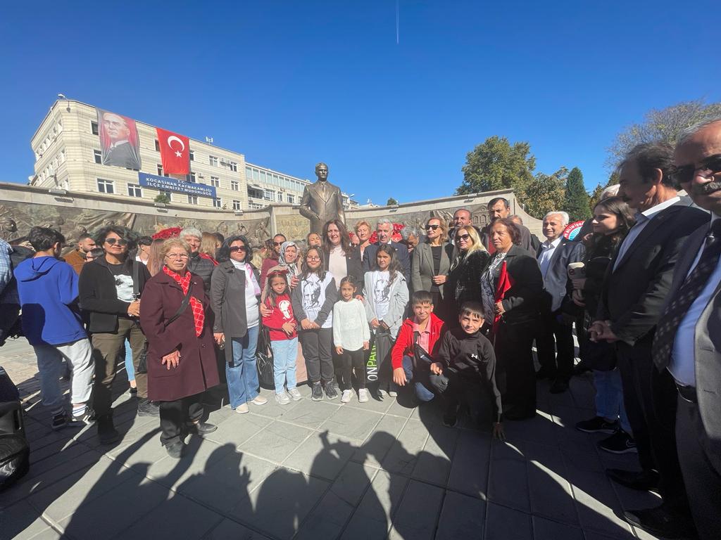 umitnasuh's tweet photo. Cumhuriyetimizi, halkın iktidarında, ikinci yüzyılda Genel Başkanımız Sayın Kemal Kılıçdaroğlu öncülüğünde gerçek demokrasi ile taçlandıracağız. #29EkimCumhuriyetBayramı kutlu olsun. @kilicdarogluk
@herkesicinCHP
@chpkayseri_il
#CHP #HerkesiçinCHP #CHPKayseri #Kayseri https://t.co/AJczDWADa3