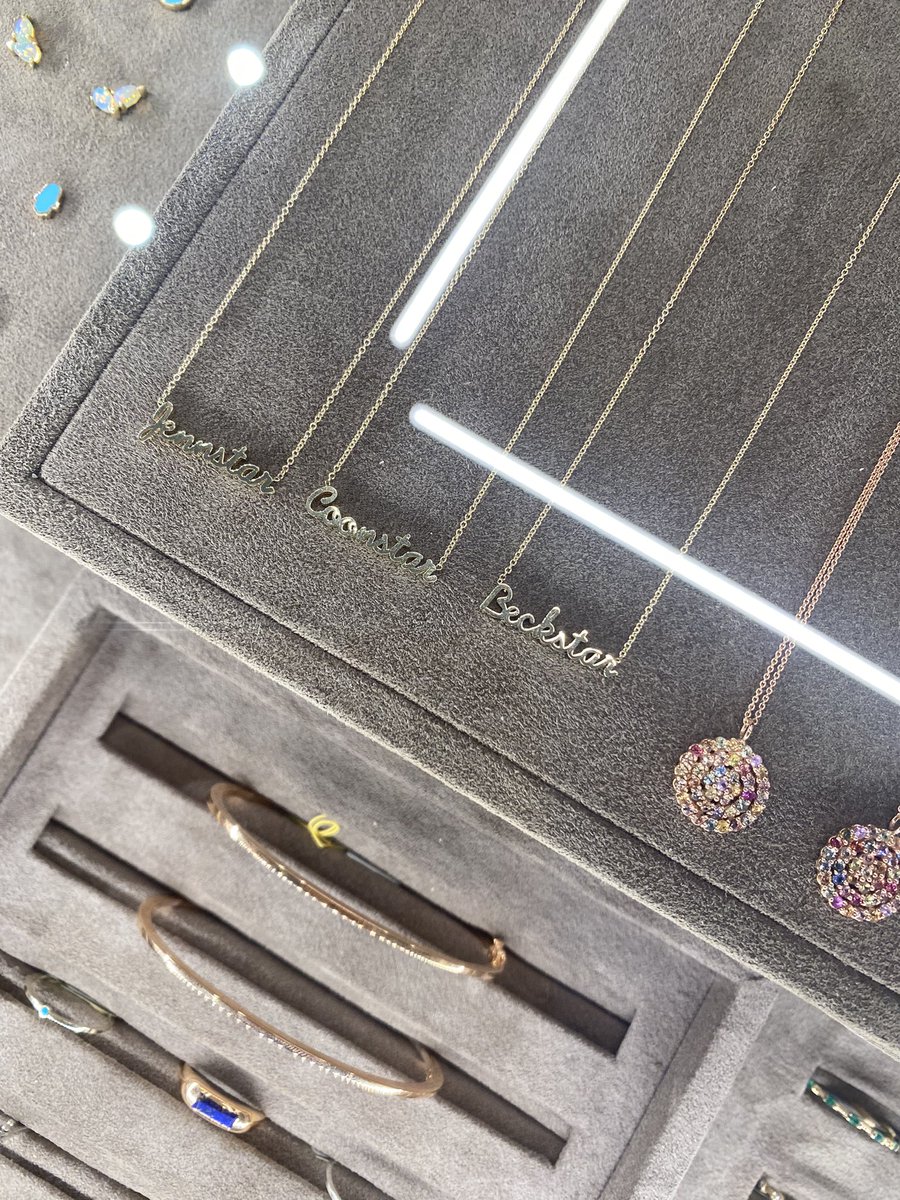 BeckieDileo's tweet photo. Magical weekend soaking up art + culture in NYC… and when your bdays bookend Halloween 🎃🦇🙌
Thank-you for the thoughtful surprise @jennie_nic (Jenstar⭐️) - customized @phoenixrozeny necklaces. 
*missing the @LauraCoones (Coonstar⭐️)
Last year in the 40’s😱 https://t.co/6OqIHLRY0u