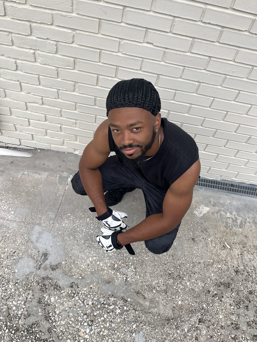 jefechindrix's tweet image. Happy 🎃 🧊 📦